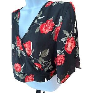 Rue21 Women's Black V-Neck 3/4 Sleeve Floral Rose Print Crop Top Shirt Size L